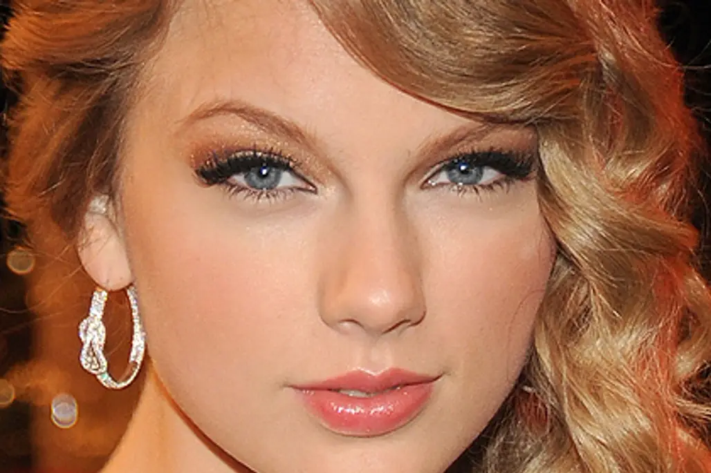 Taylor Swift: Gold Eyeshadow