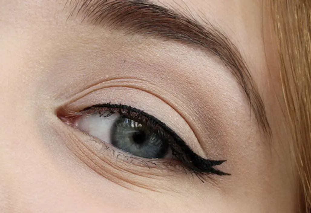 Double Winged Liner