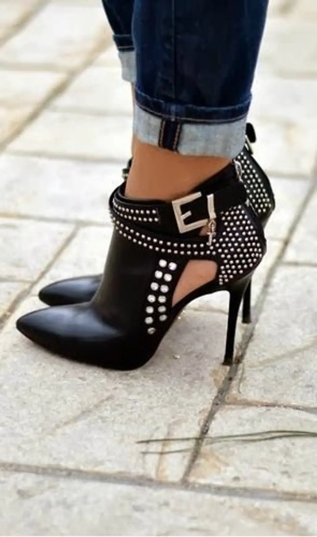 footwear,high heeled footwear,shoe,leg,leather,