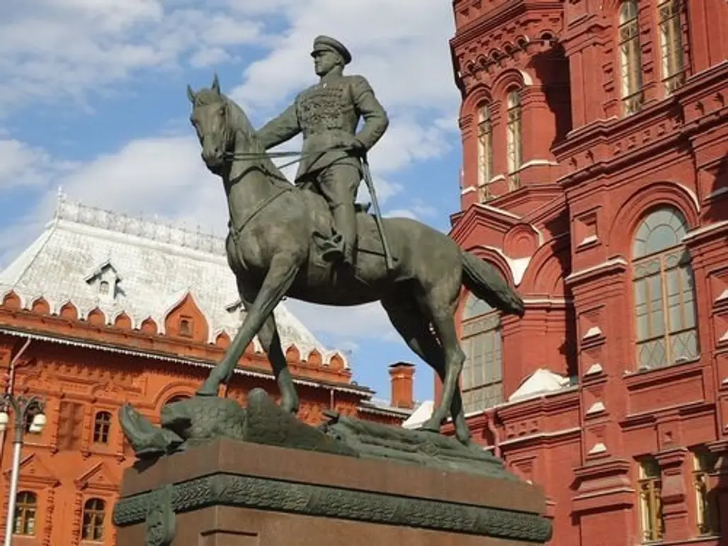 The White Knight of the Soviet Union, Red Square
