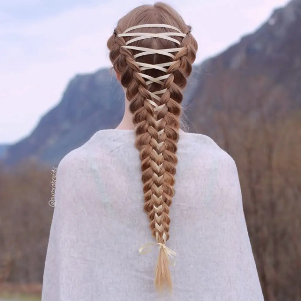 hair, hairstyle, sculpture, natural material,
