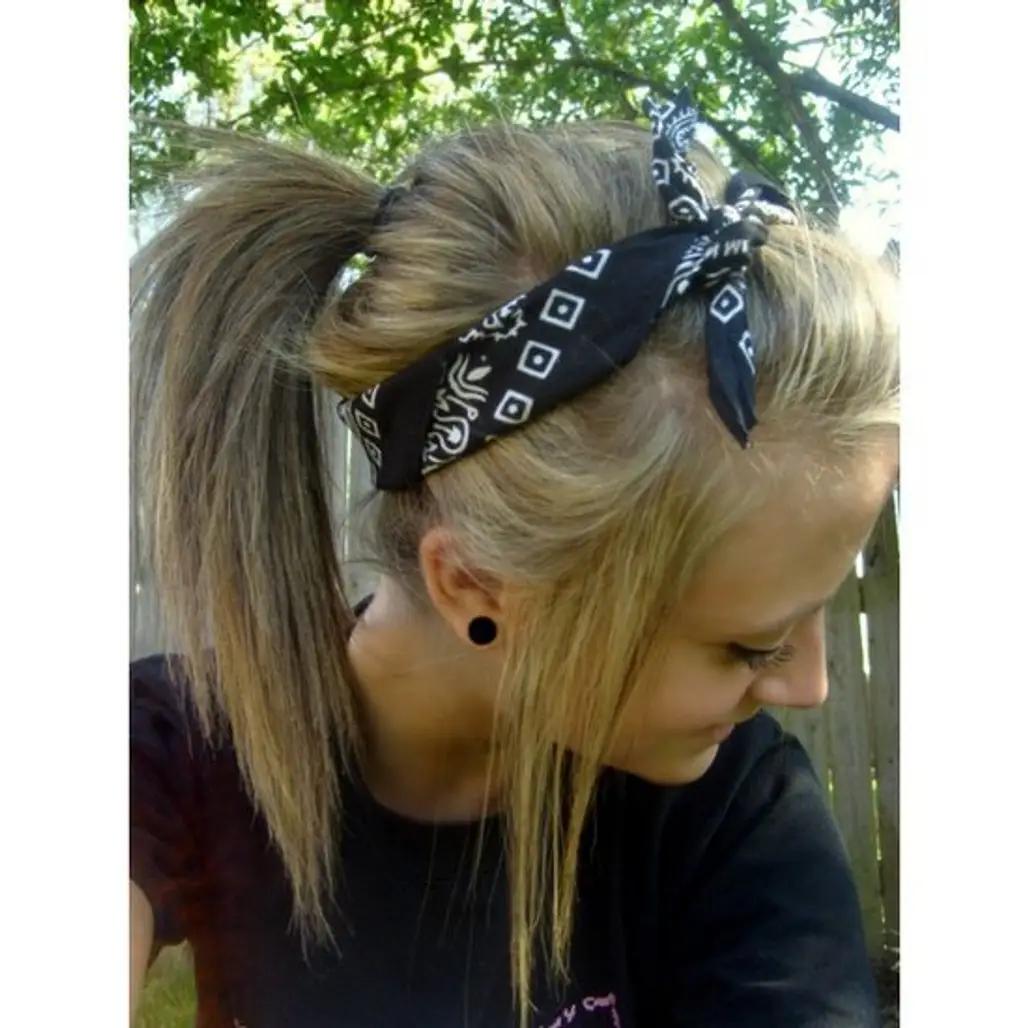 hair,clothing,hair accessory,fashion accessory,hairstyle,