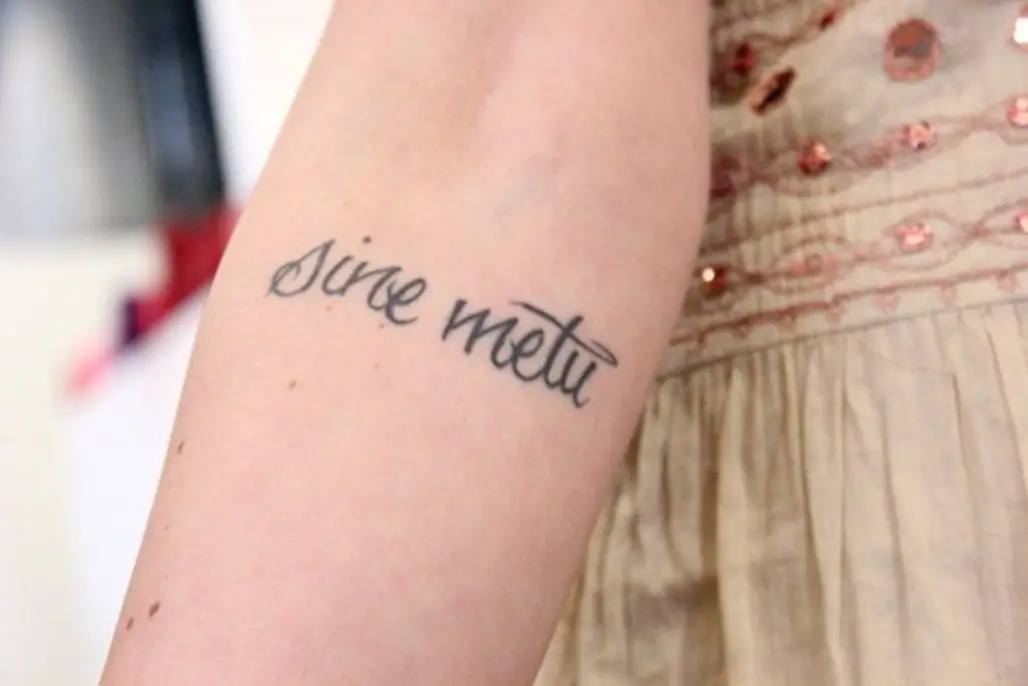 tattoo,arm,finger,skin,leg,