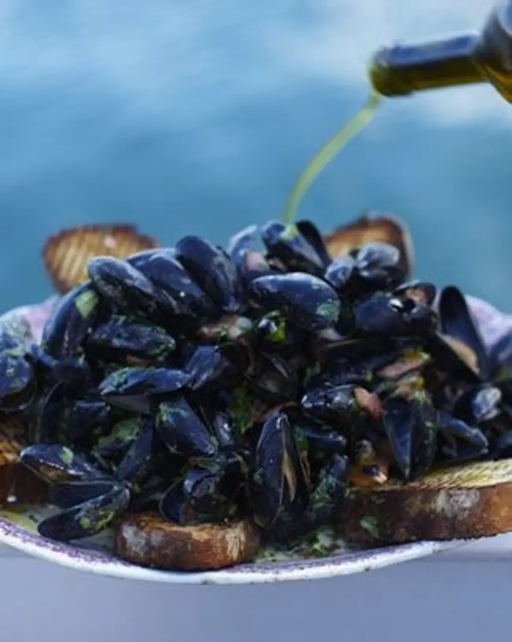 Jamie Oliver’s Creamy Mussels with Smoked Bacon & Cider