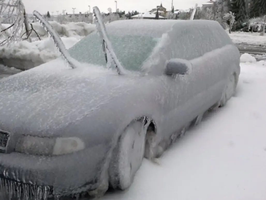 Use Rubbing Alcohol to Melt Frozen Wiper Blades