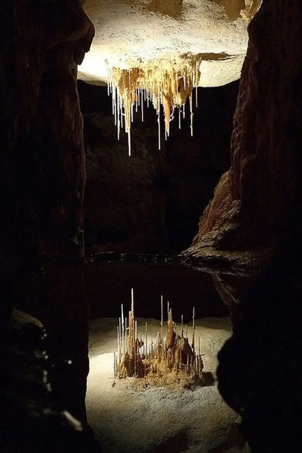 geographical feature,cave,landform,stalagmite,stalactite,