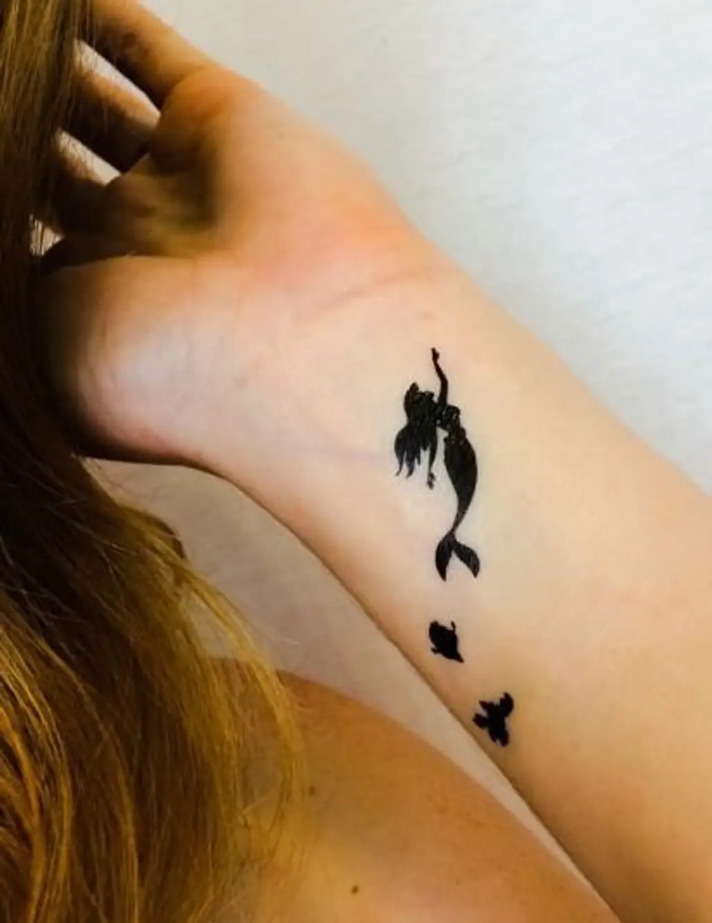 tattoo,arm,skin,leg,finger,