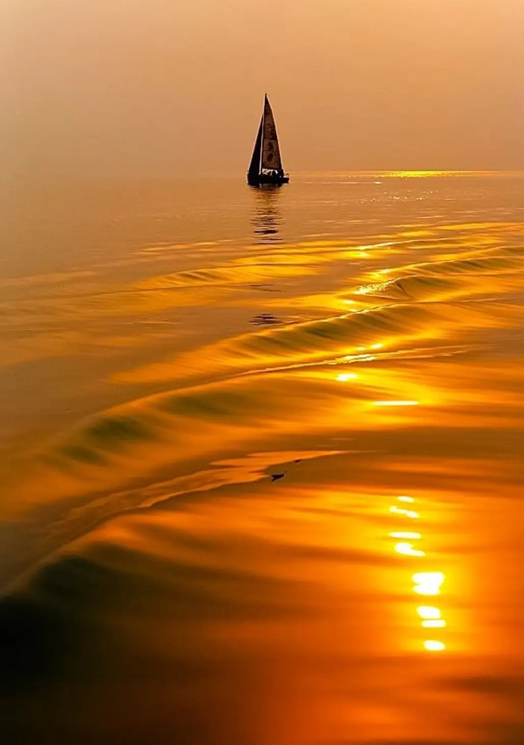 horizon,reflection,sea,sunrise,atmospheric phenomenon,