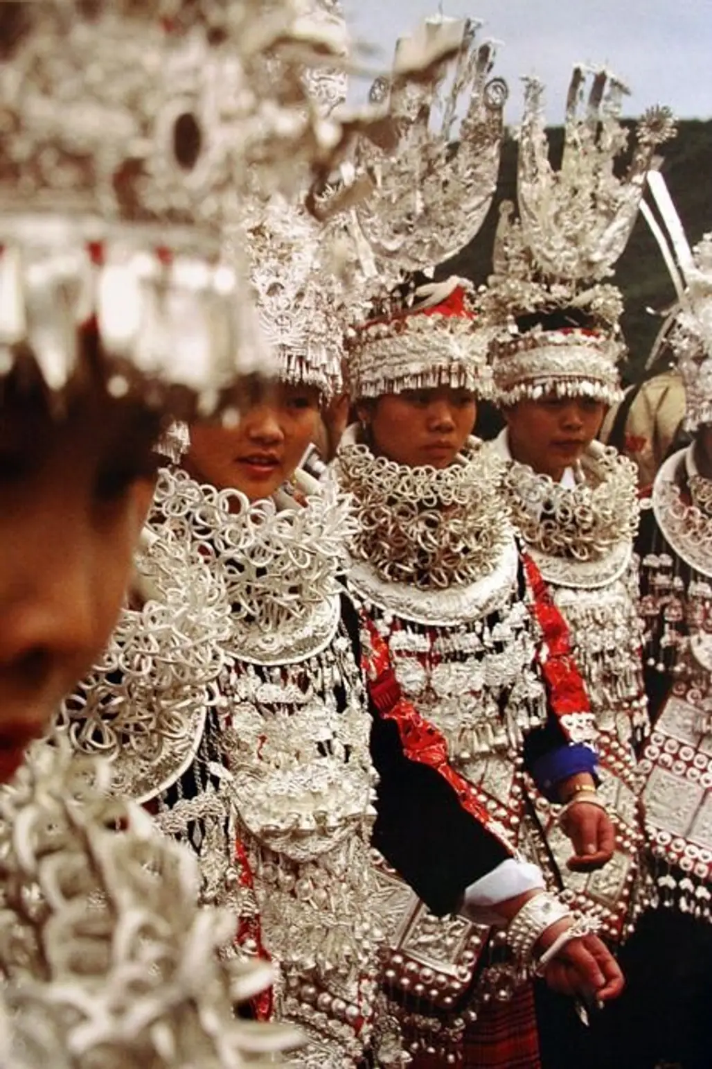 20 Cultures & Nations That Continue to Wear Traditional Clothing Everyday, by Ashinafnan