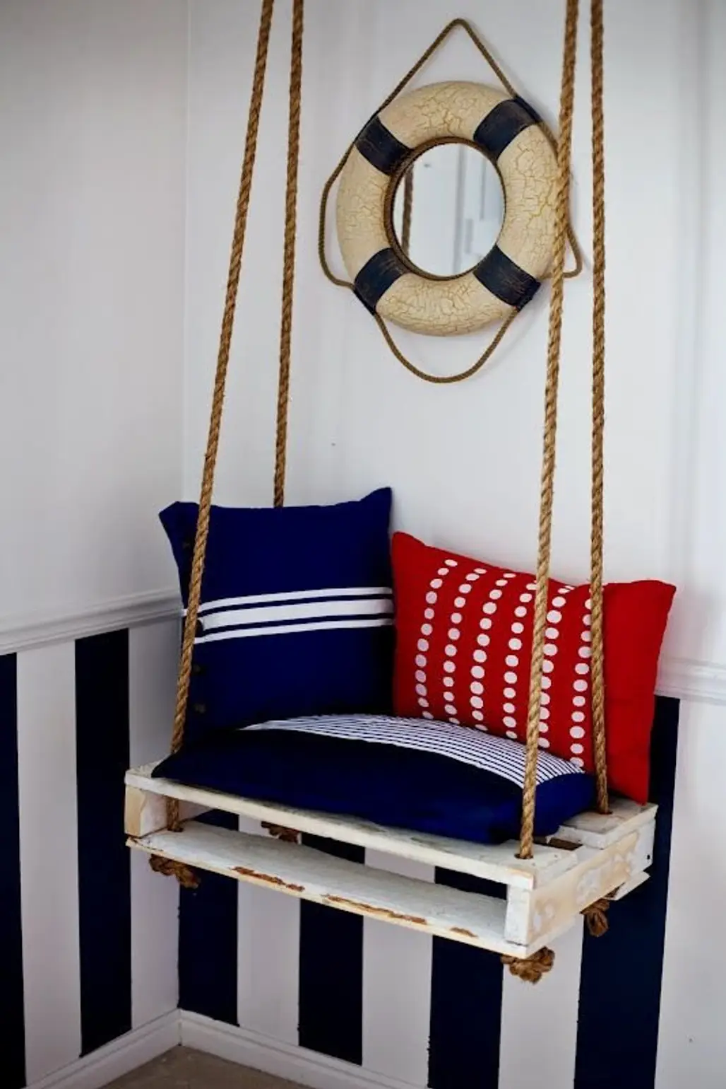 Swing Made from a Small Pallet