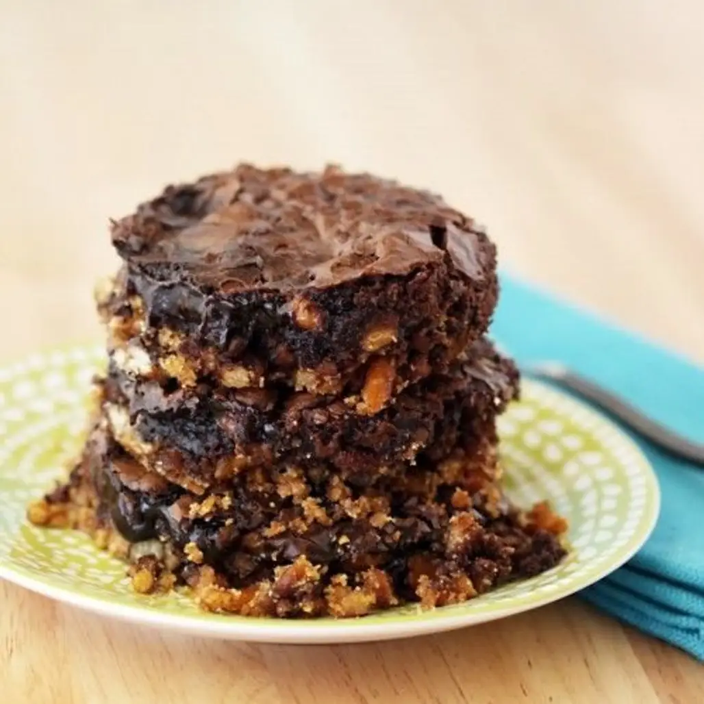 Enjoy Your Cheat Day with These Brownies with a Pretzel Crust