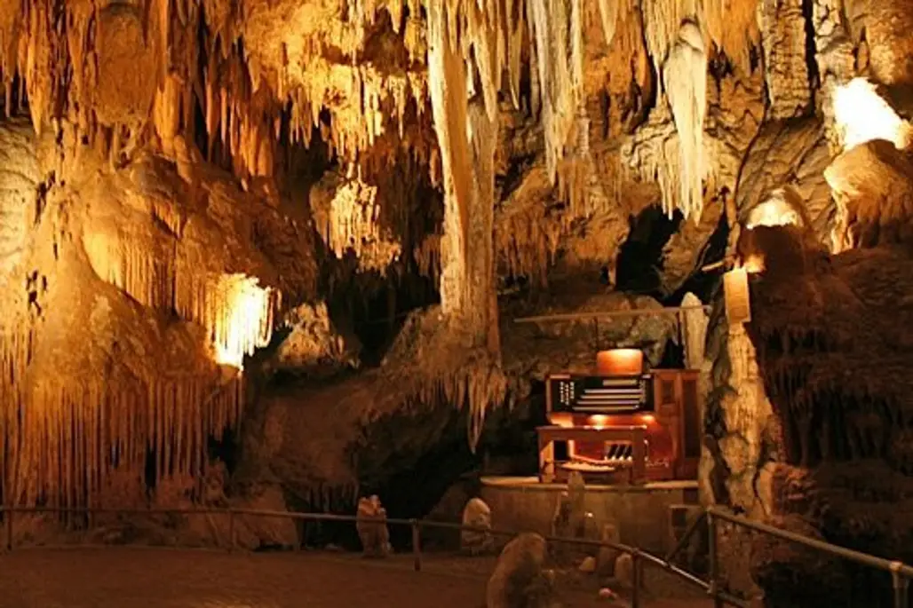 Cosmic Cavern, USA