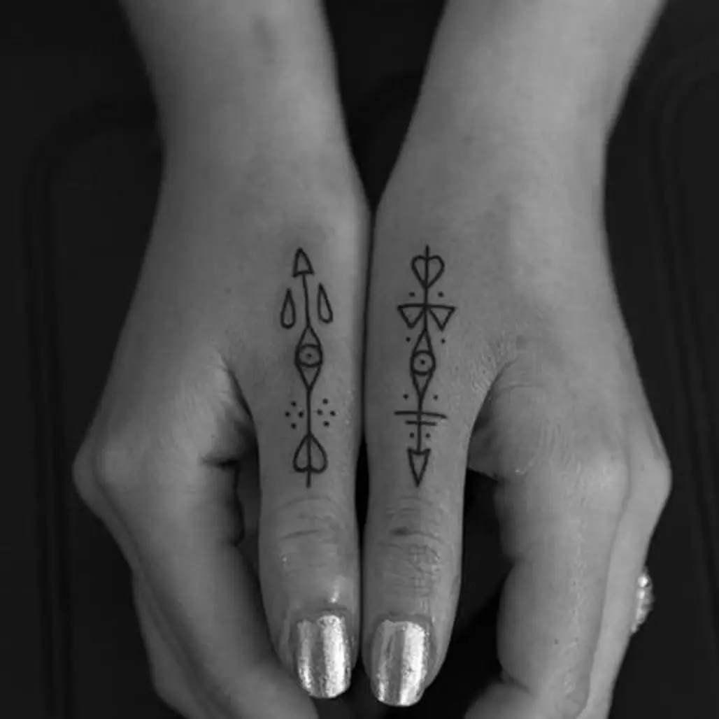 arm-tattoo-bampw-black-and-white-couple-finger-tattoo-Favim.com-400342 | 9  Images