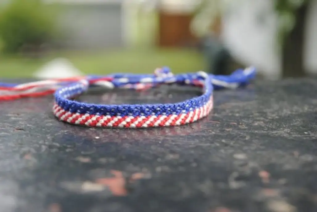 Make an American Flag Friendship Bracelet with This Tutorial