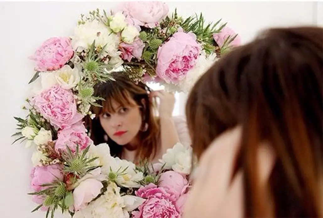 How to Make a Fresh Flower Mirror