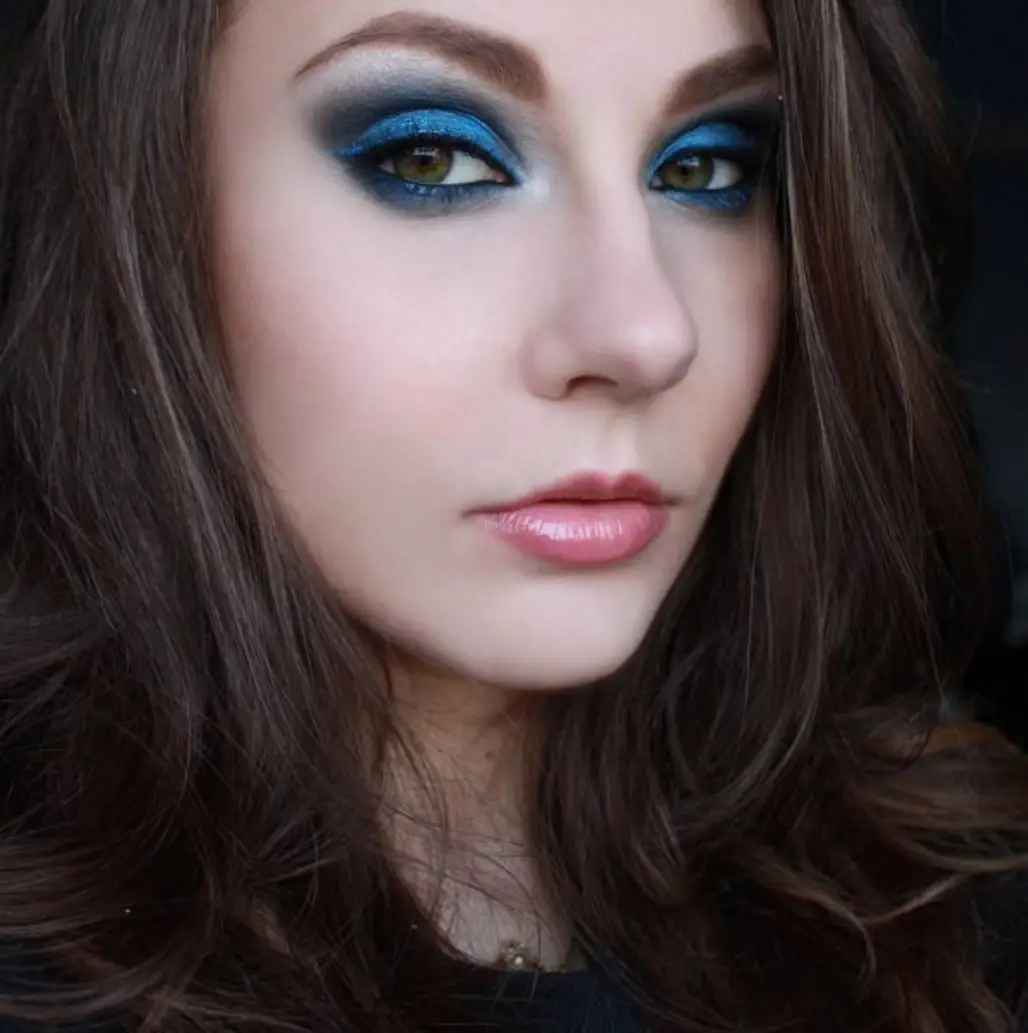 Her Blue Smoky & Natural Lip