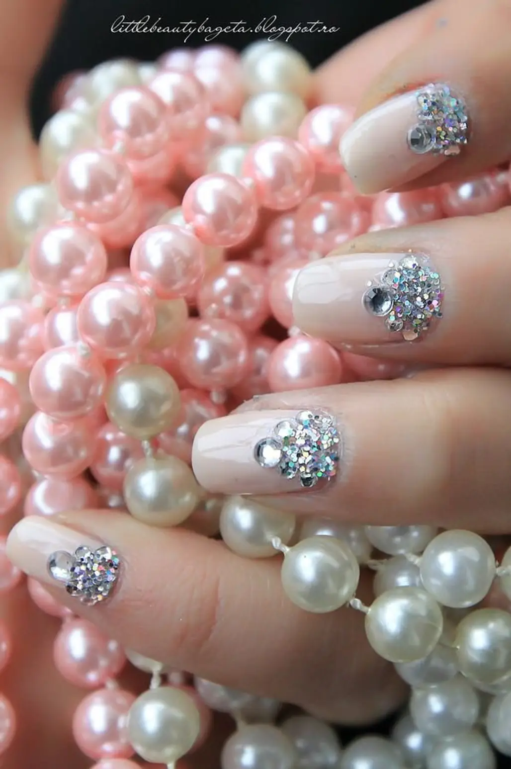 nail,finger,pink,fashion accessory,jewellery,