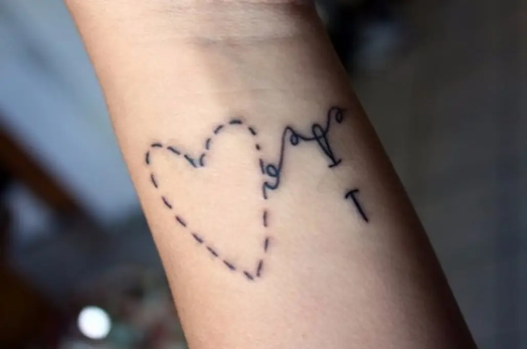 Small Minimalist Heart Outline Temporary Tattoo - Set of 3 – Tatteco