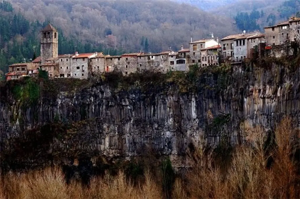 Castellfollit de la Roca,town,reflection,cliff,river,