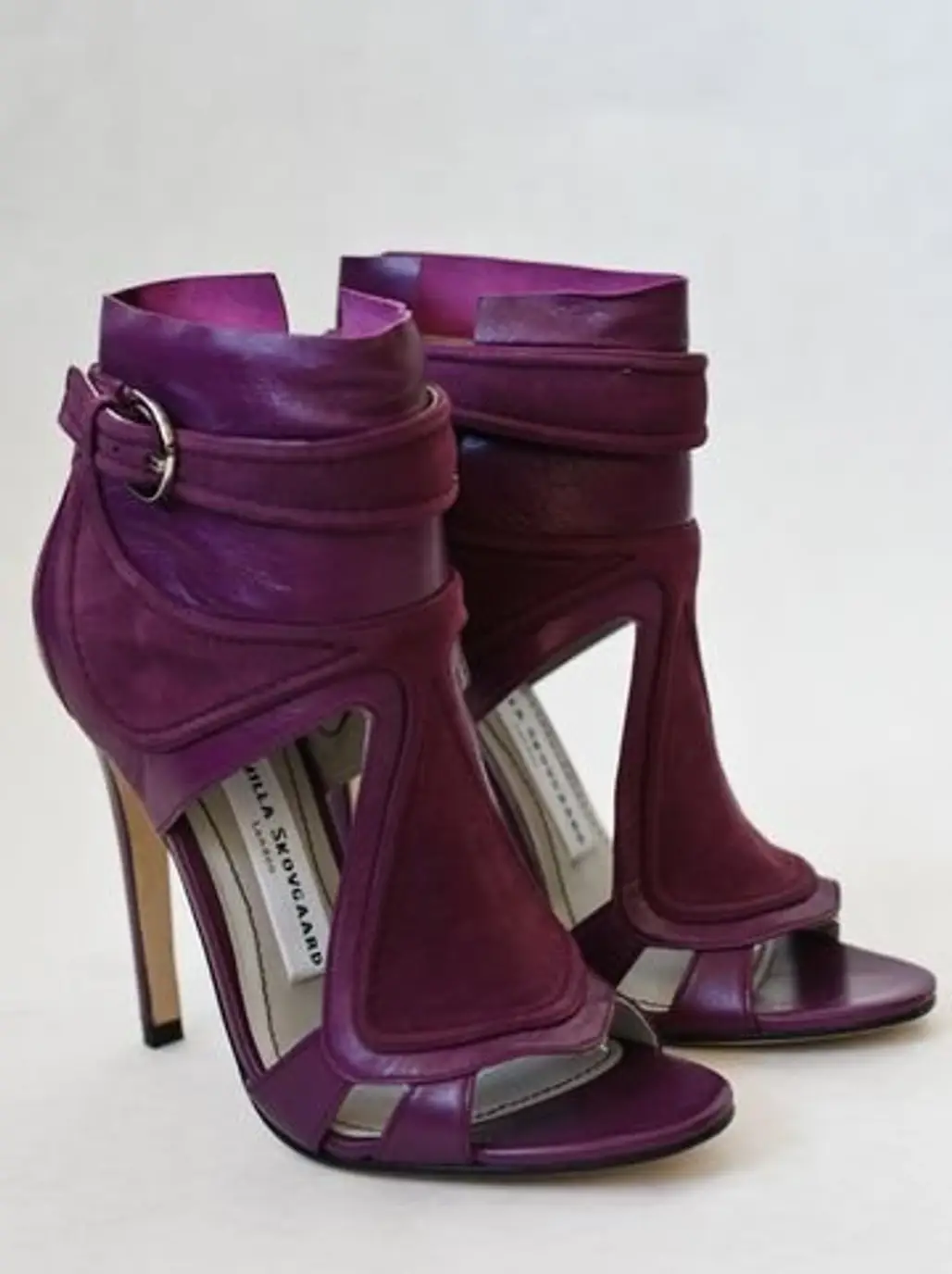footwear,pink,purple,violet,maroon,