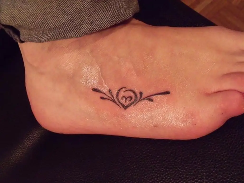 16 Tiny Foot Tattoos You'll Be Obsessing Over - Brit + Co
