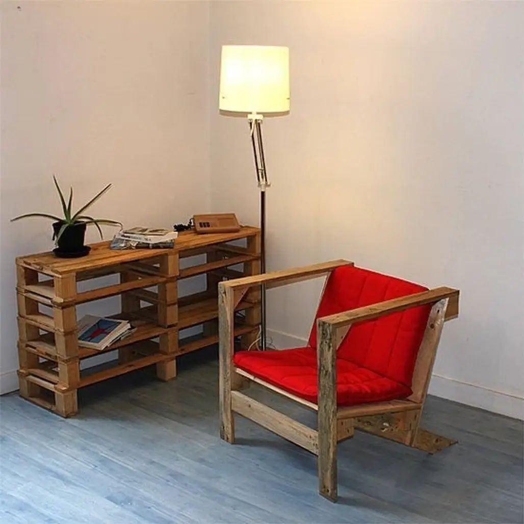 Wooden Pallet Bookshelf