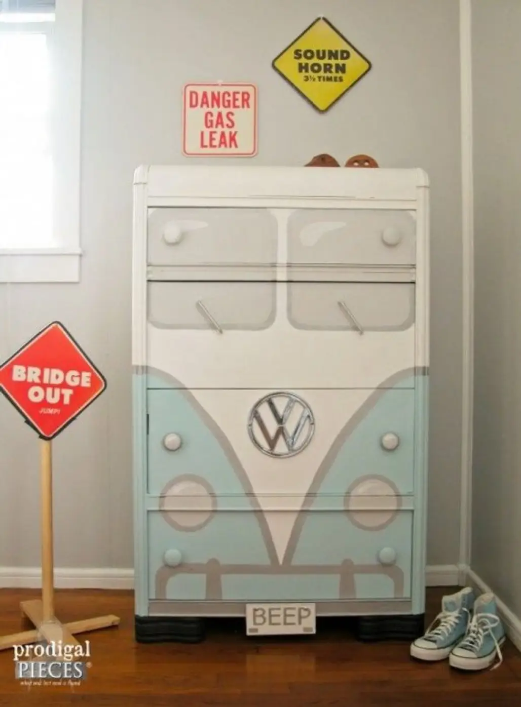 Volkswagen Bus Dresser