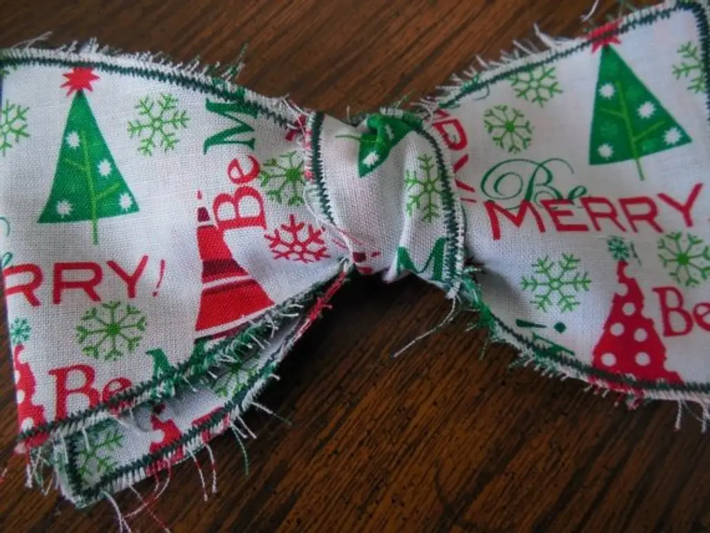 Red, Green, and White Be Merry Rough Edged Bow Tie