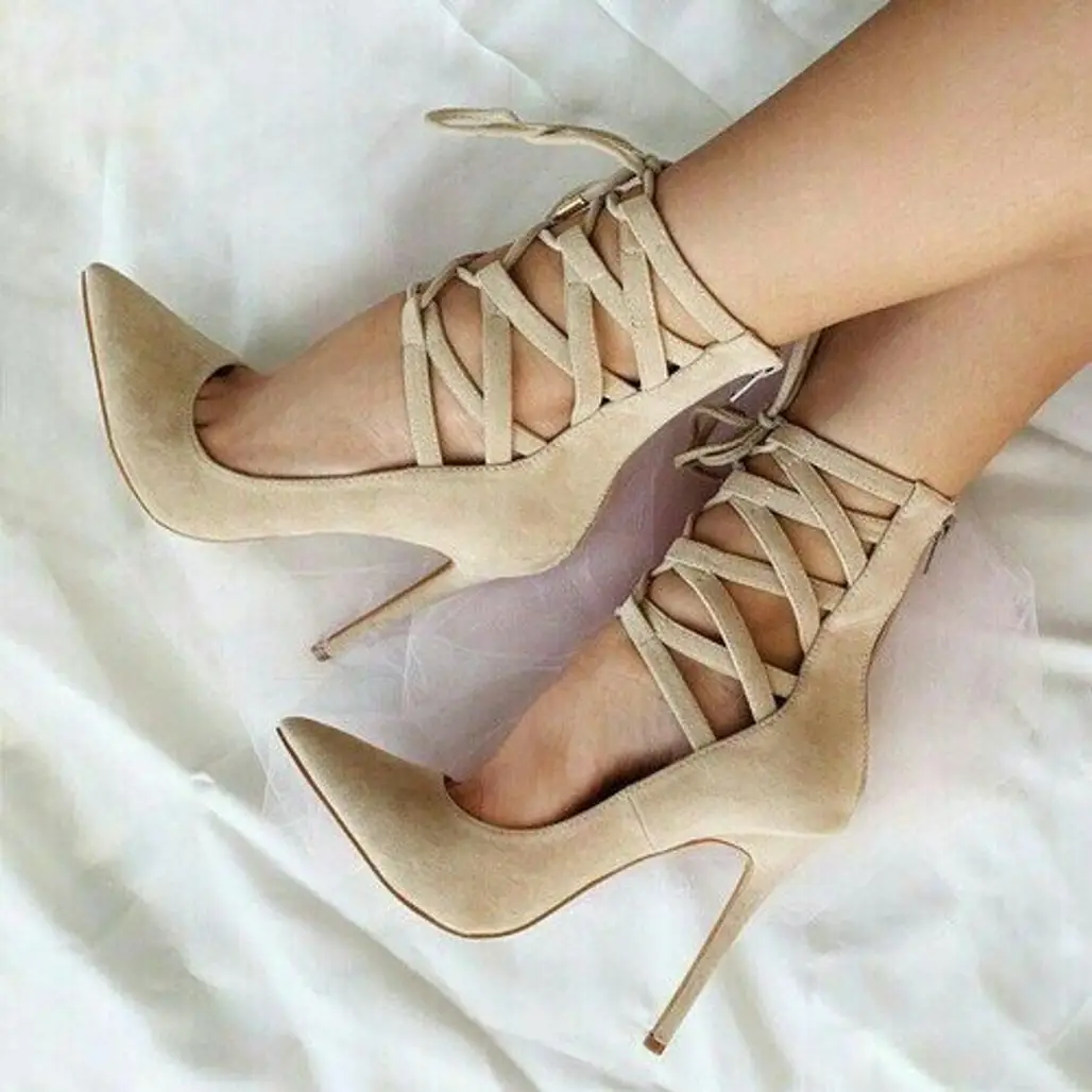 footwear, shoe, high heeled footwear, leg, toe,
