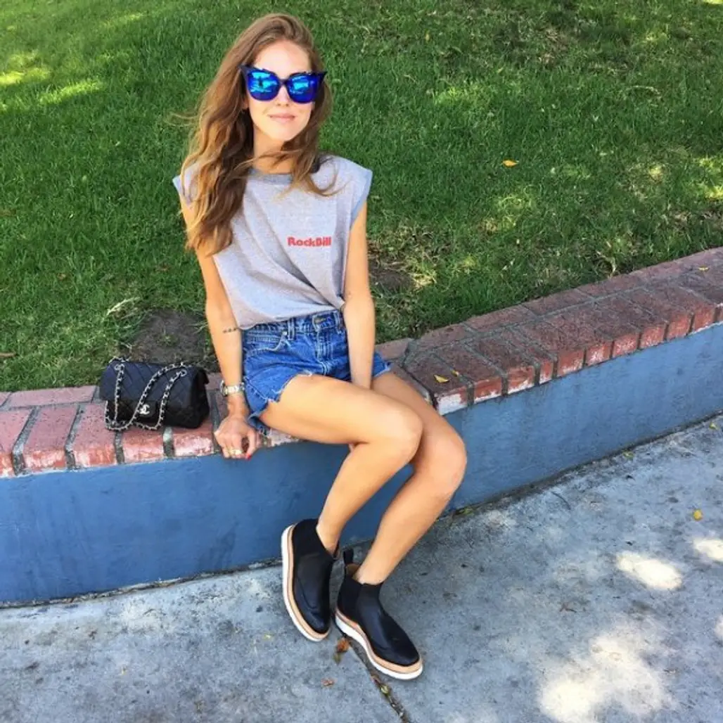 Keep It Casual in a Tee and Shorts and a Vintage Bag
