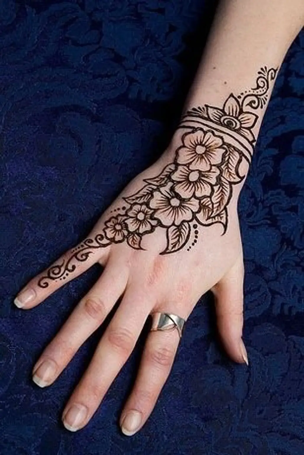 The Prettiest Henna Tattoos on Pinterest | Эскизы татуировок хной на руках,  Узоры рисунков хной, Узоры хной