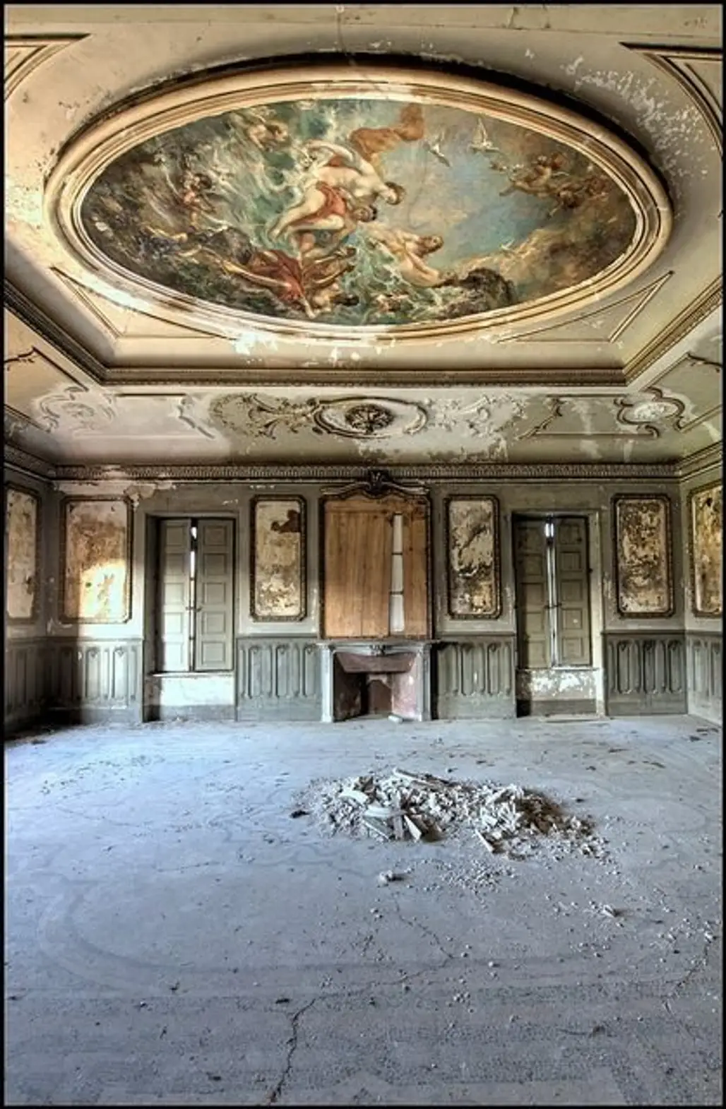 Abandoned Villa in Italy