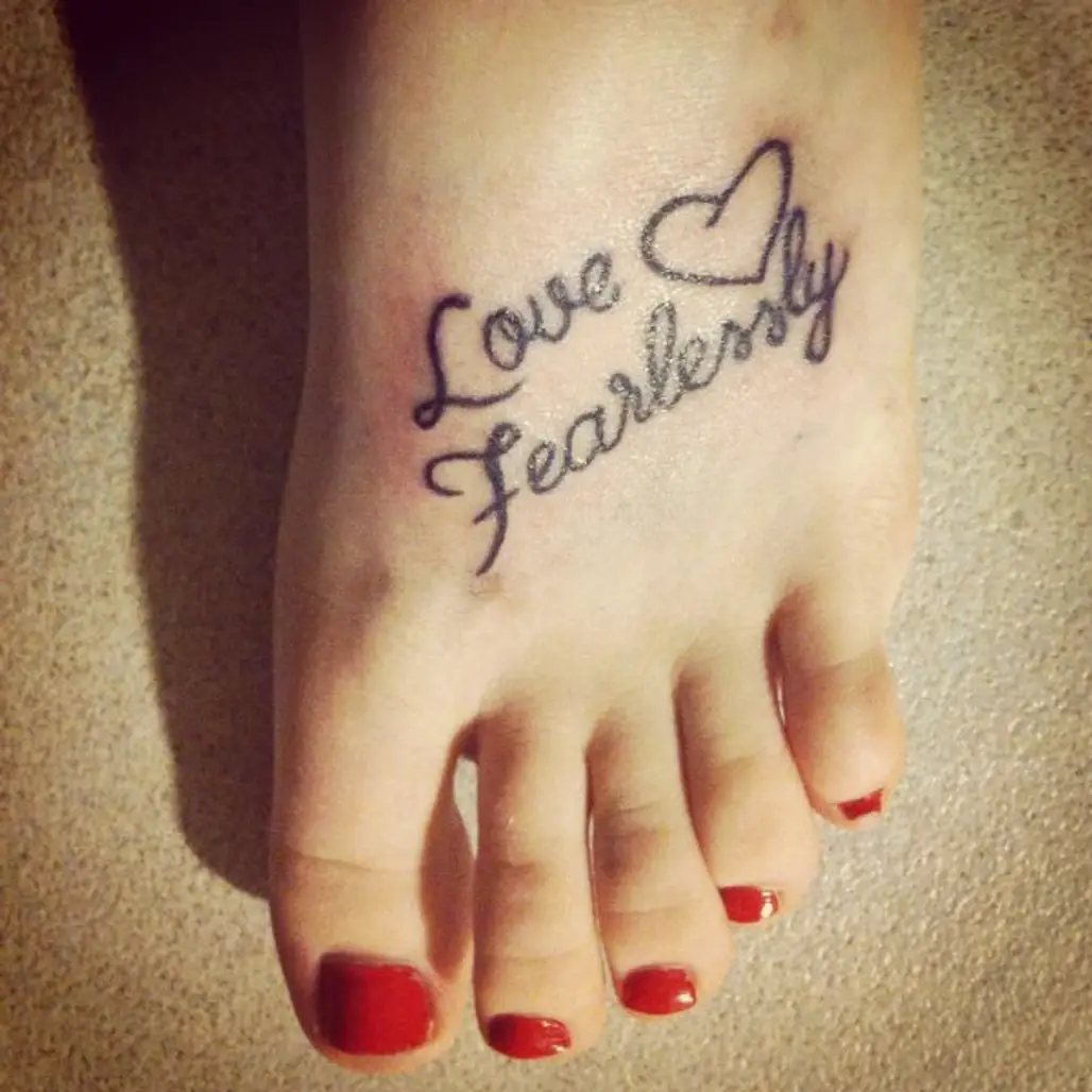 finger, tattoo, leg, nail, arm,