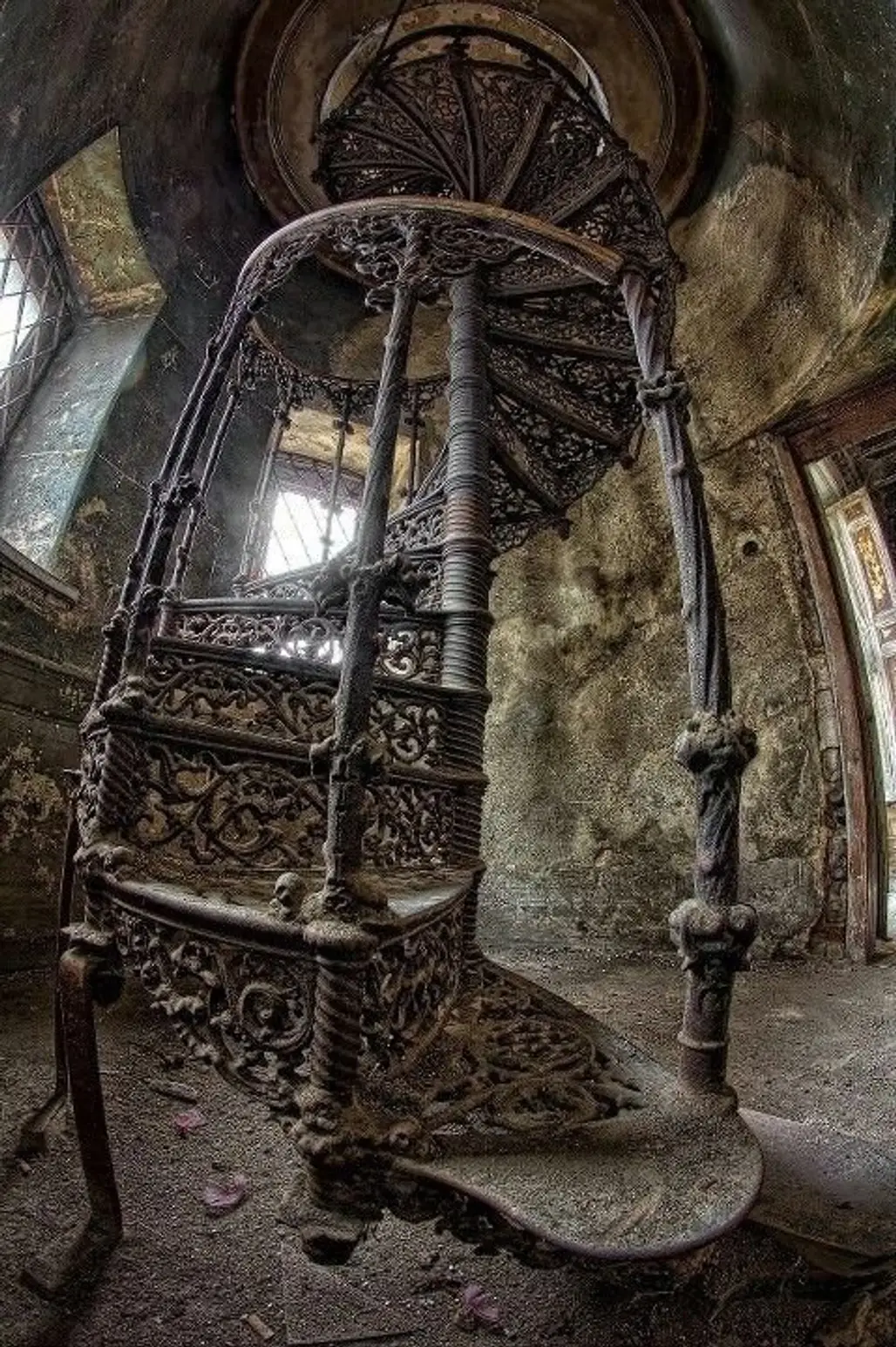 Abandoned Palace, Poland