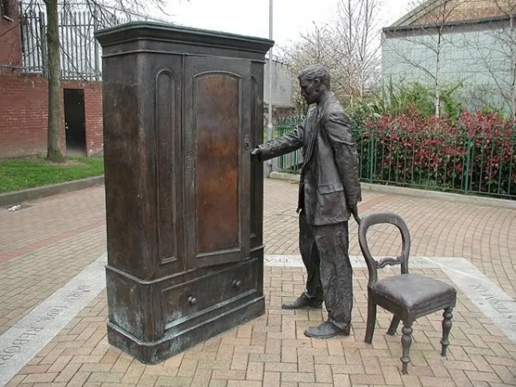 Statue of C. S. Lewis and the Famous Wardrobe, Belfast