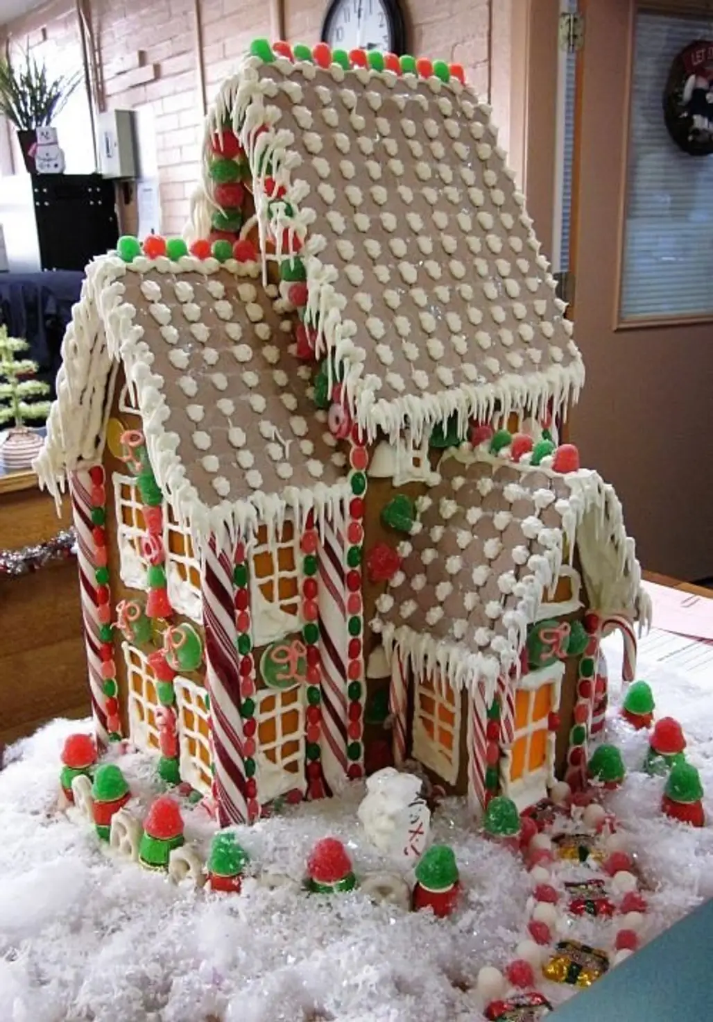 gingerbread house,food,gingerbread,dessert,christmas decoration,