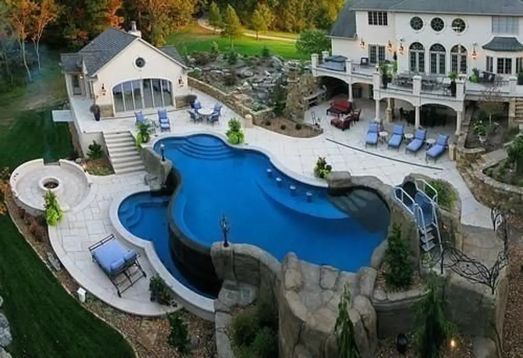 Large House Withe outside Pool