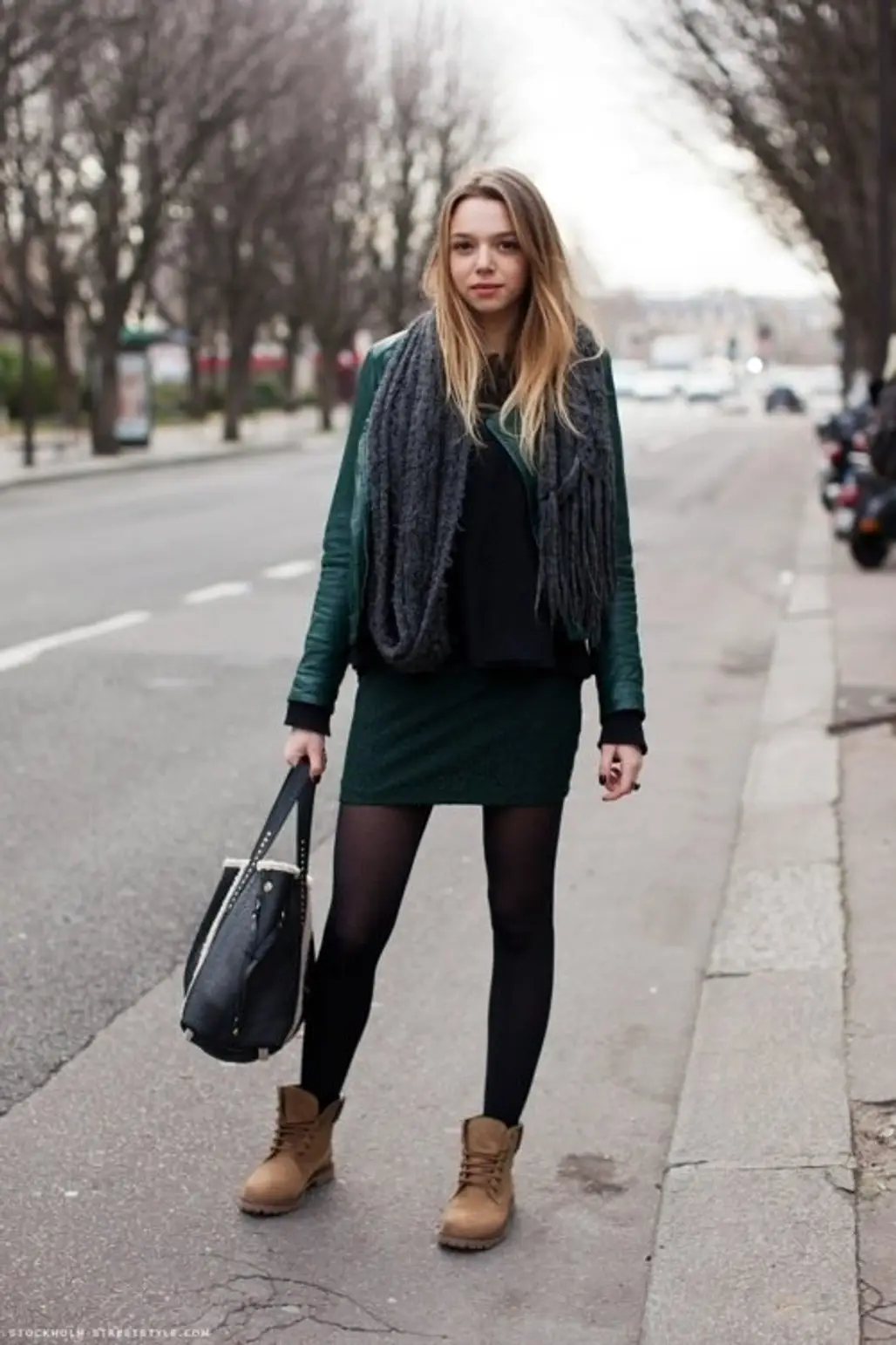 Olive green timberlands  Outfits with leggings, Green leggings outfit,  Olive green outfit