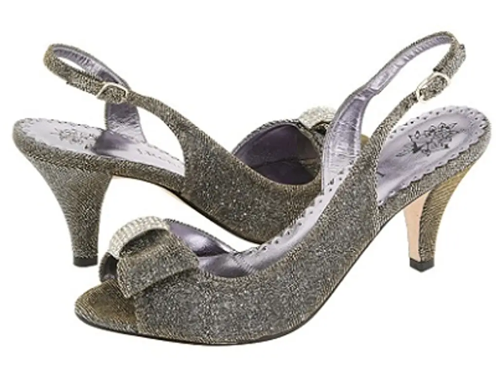 5 Hot Pairs of Shoes to Spark up Your Wedding Night