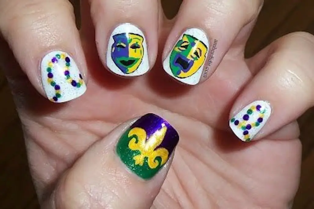 nail,finger,green,yellow,manicure,