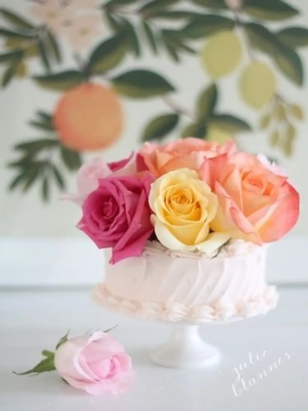 How to Decorate a Cake with Fresh Flowers