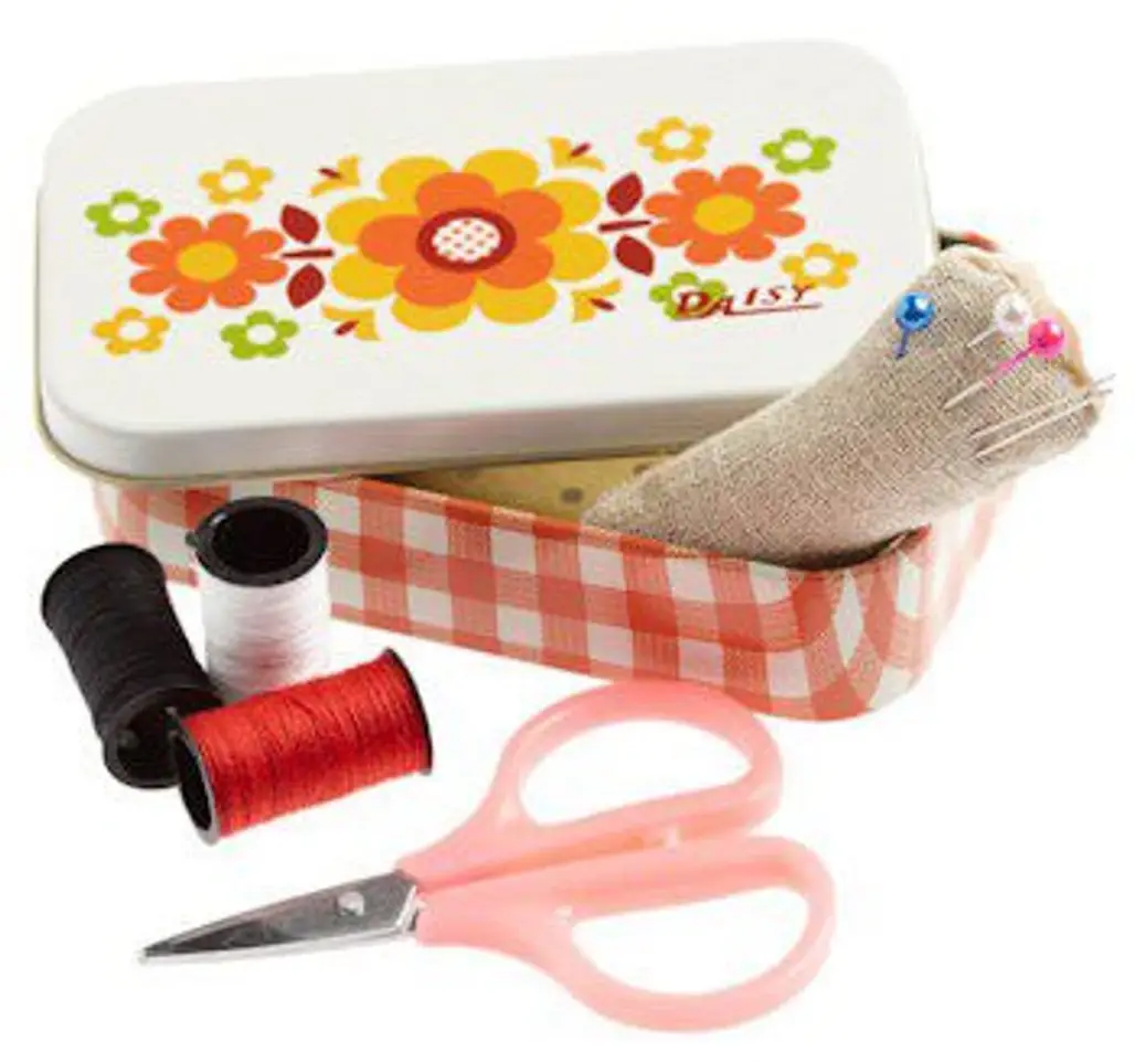 Oh-Sew-Retro Sewing Kit