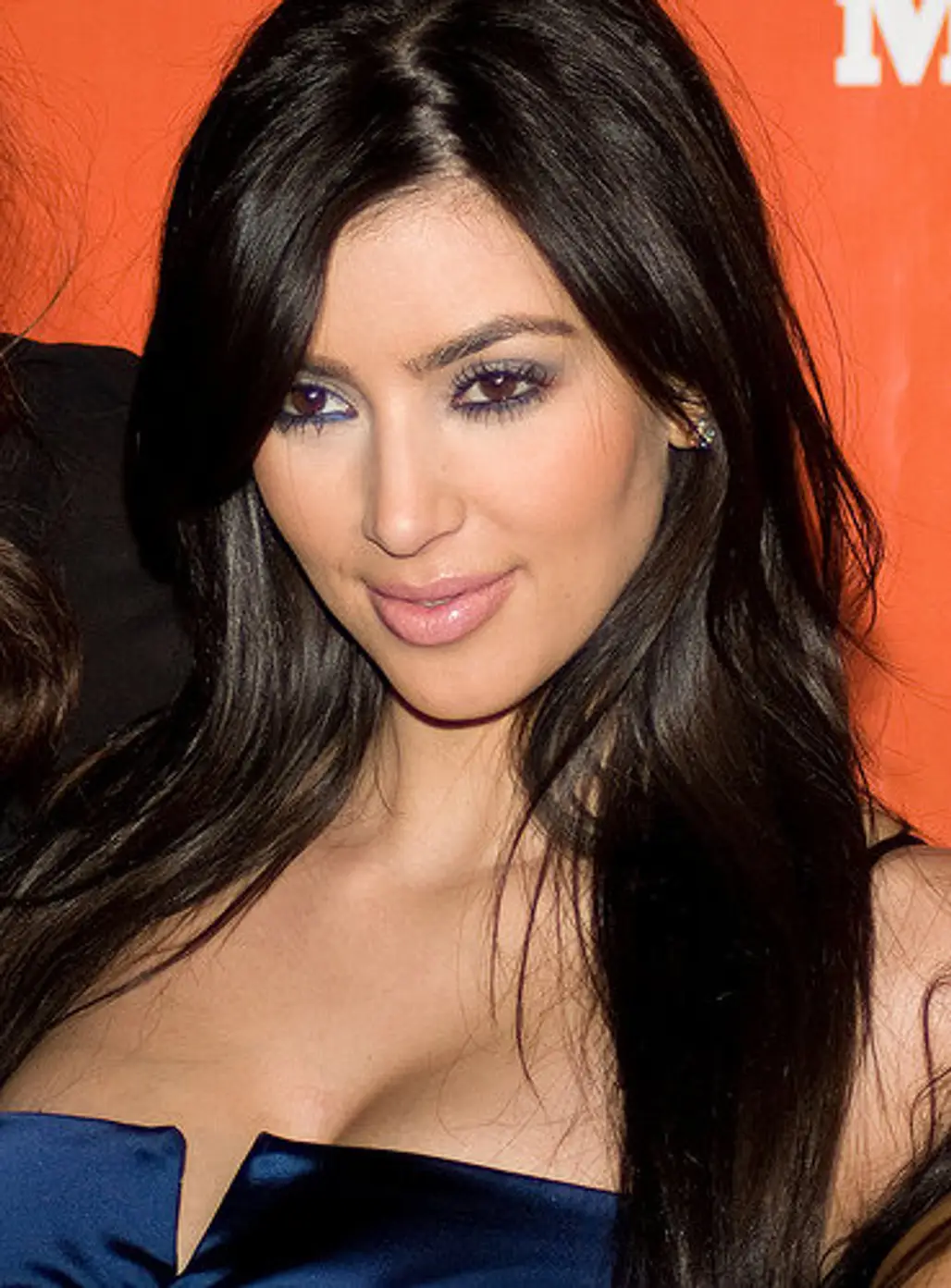 Bombshell Curves a La Kim Kardashian