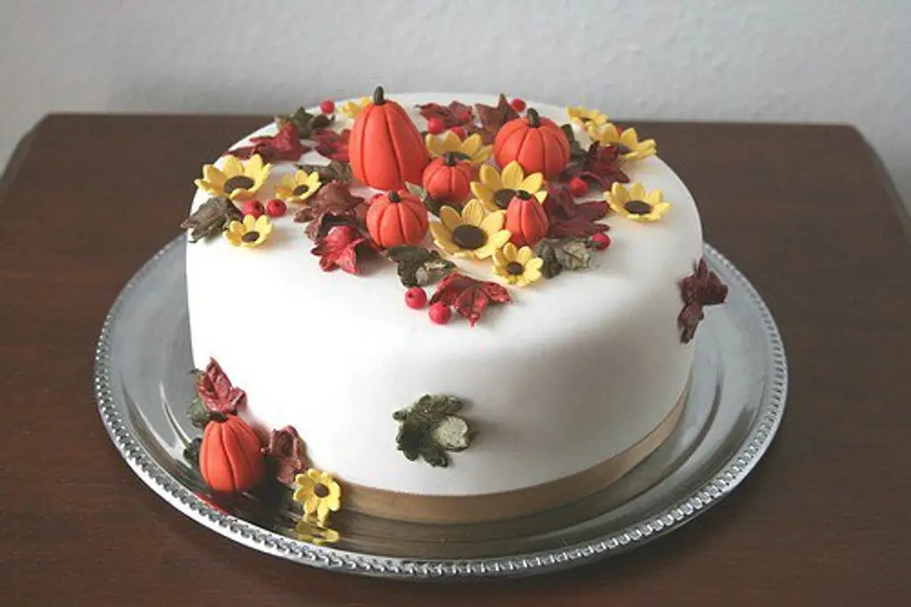 Choose a Cake That Goes with the Season
