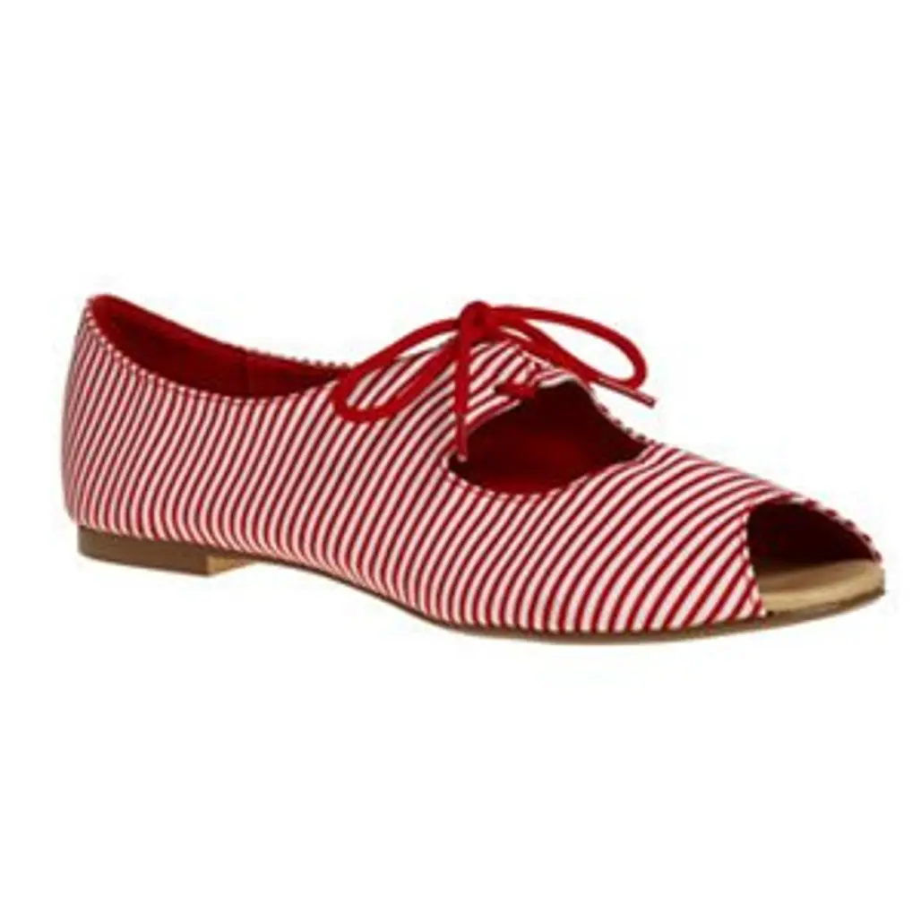 Shoestring Licorice Flats in Cherry