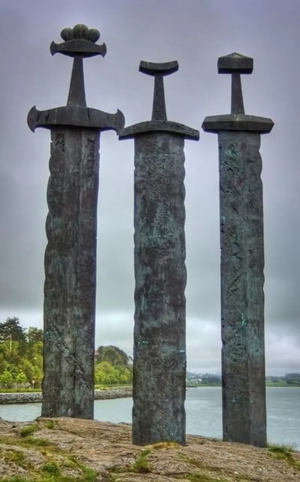 Swords in Rock,column,structure,landmark,sculpture,