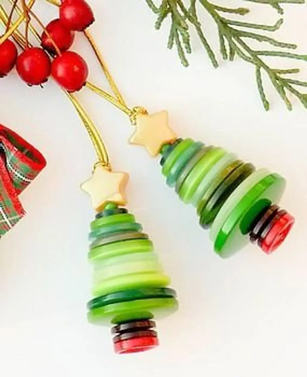 green,fashion accessory,bead,christmas decoration,toy,