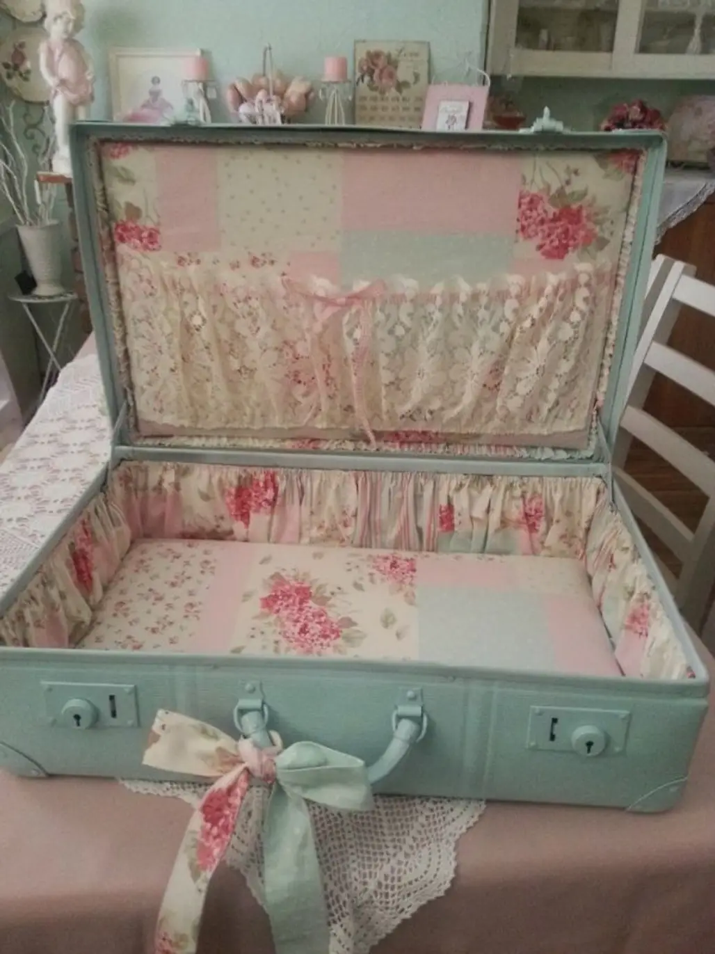 Shabby Suitcase Makeover