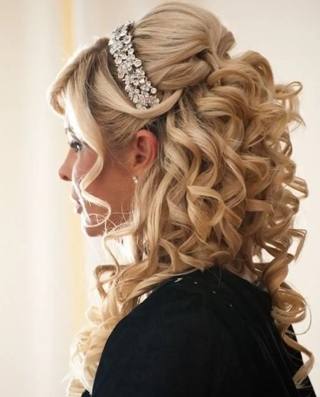 hair,clothing,bridal accessory,hairstyle,fashion accessory,