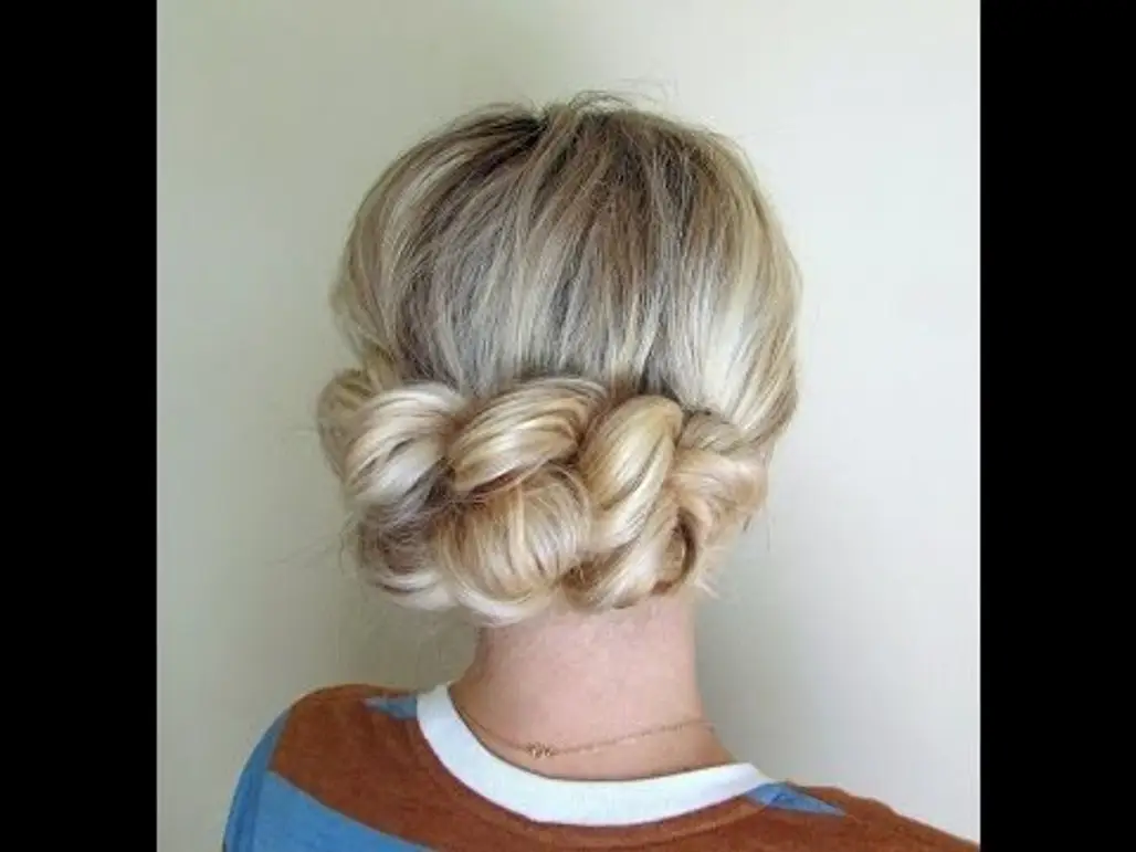 30 Buns in 30 Days - Day 7 - Lace braided bun - Hair Romance